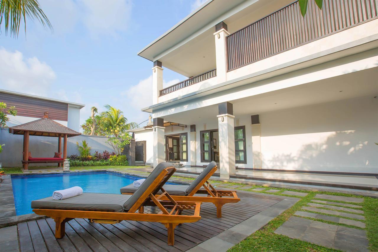 La Villais Kamojang Hotel Seminyak Buitenkant foto