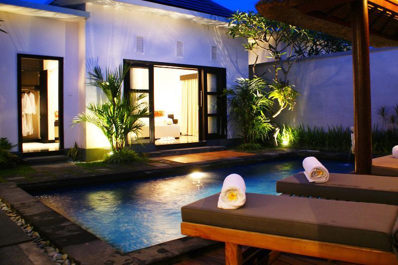La Villais Kamojang Hotel Seminyak Buitenkant foto